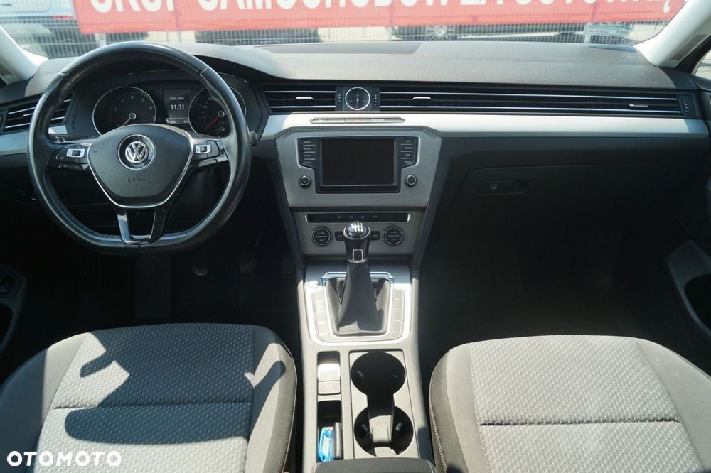 Volkswagen Passat - 16