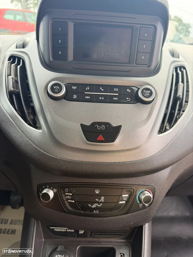Ford Transit Courier - 12