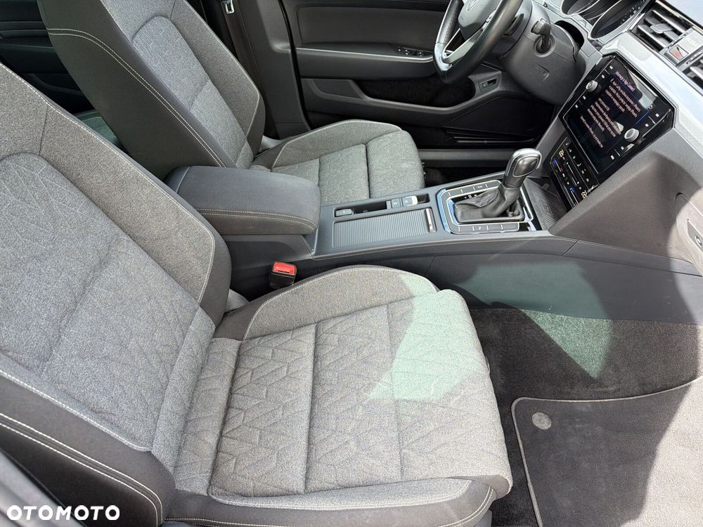 Volkswagen Passat - 39