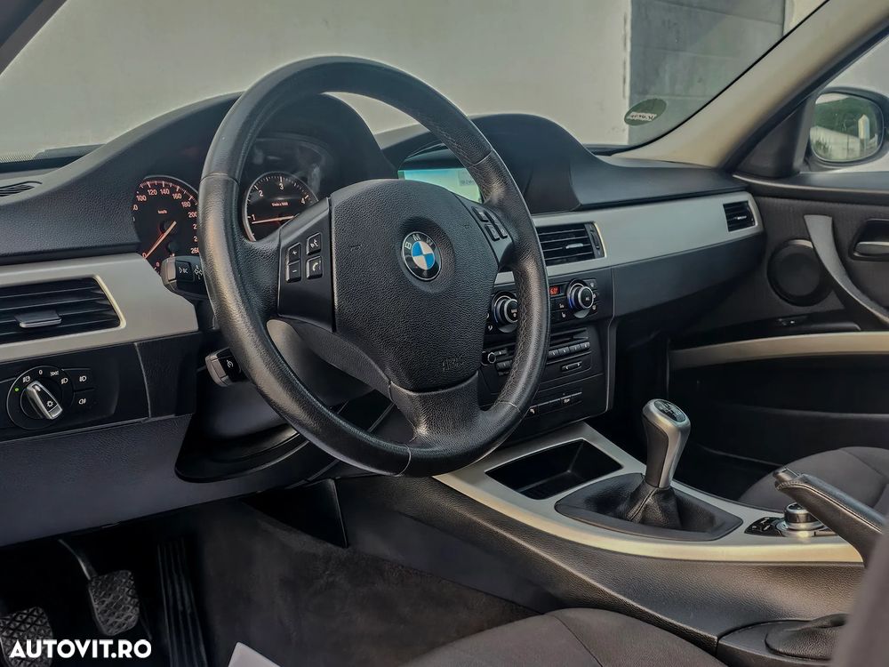 BMW Seria 3 318d DPF Touring Edition Exclusive - 9