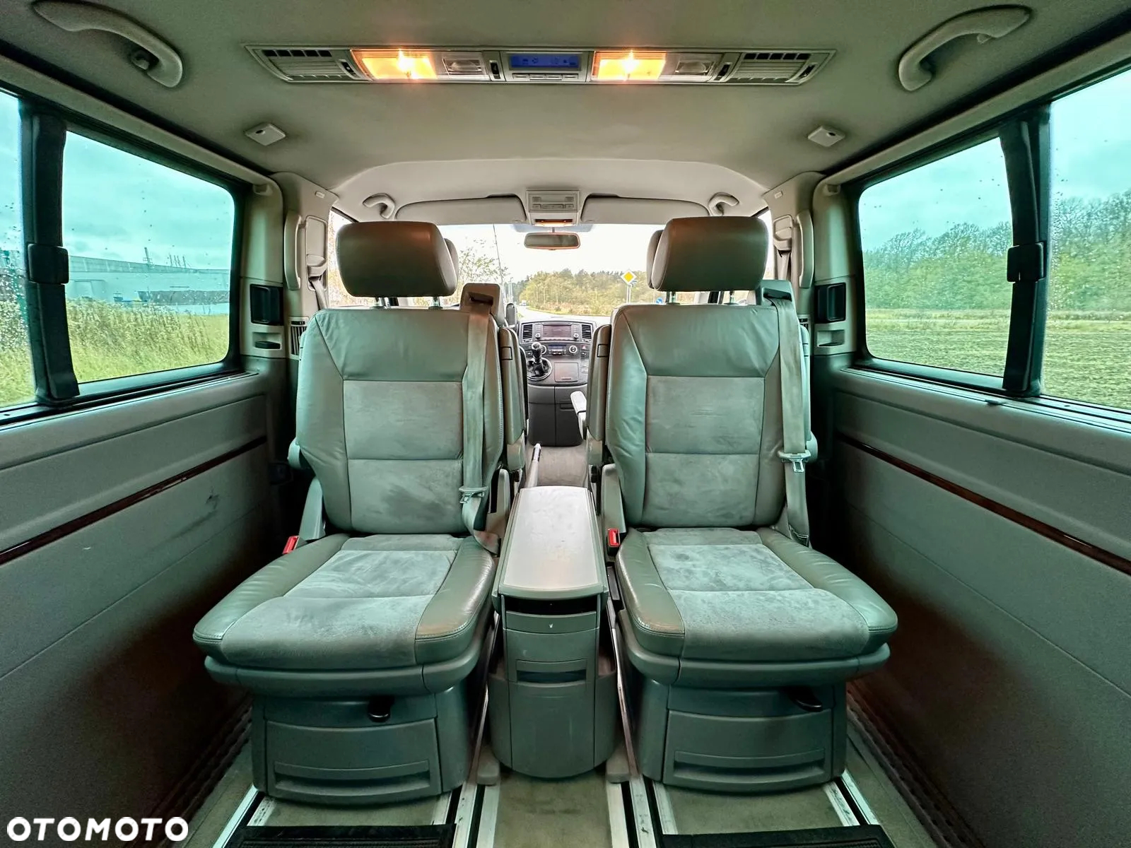 Volkswagen Multivan - 15