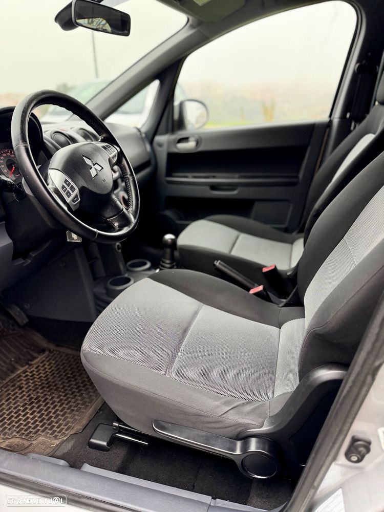 Mitsubishi Colt - 8