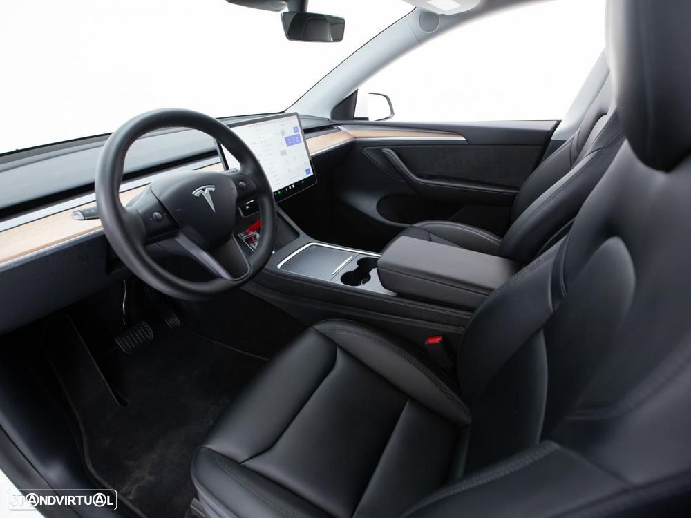 Tesla Model Y Long Range Dual Motor AWD - 8