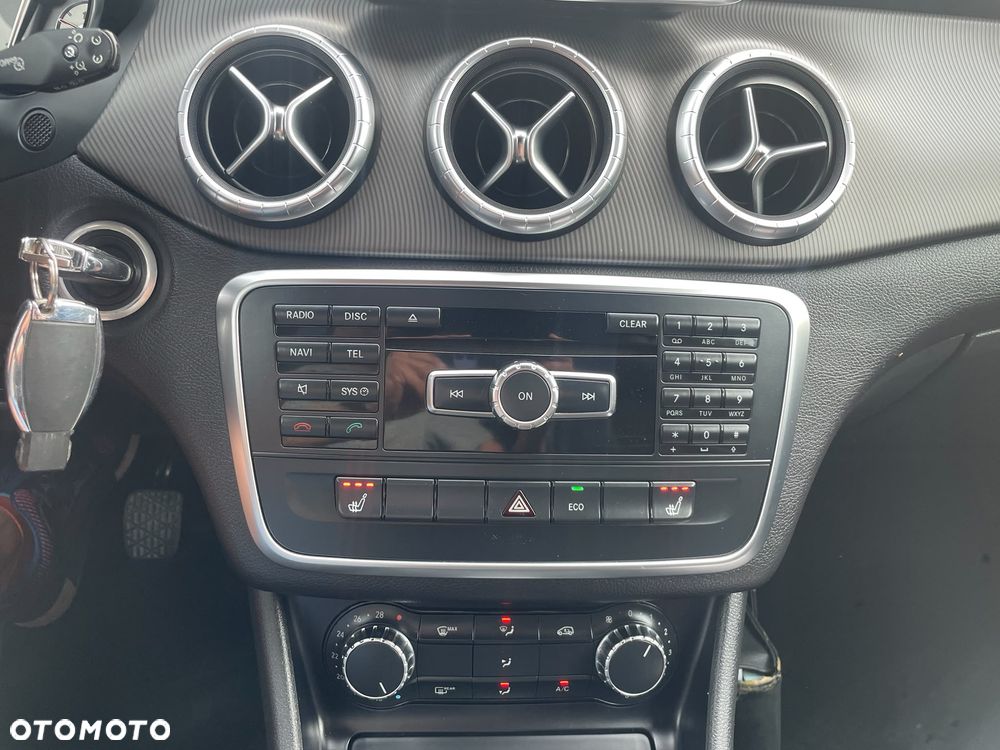 Mercedes-Benz CLA 180 AMG Line - 25