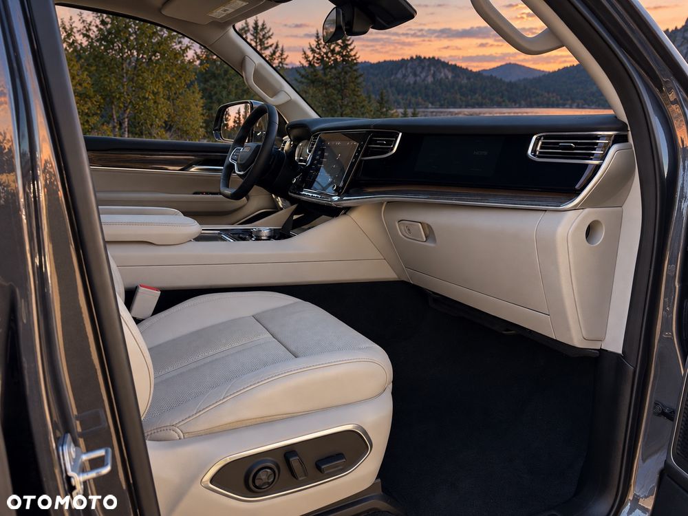 Jeep Wagoneer - 20