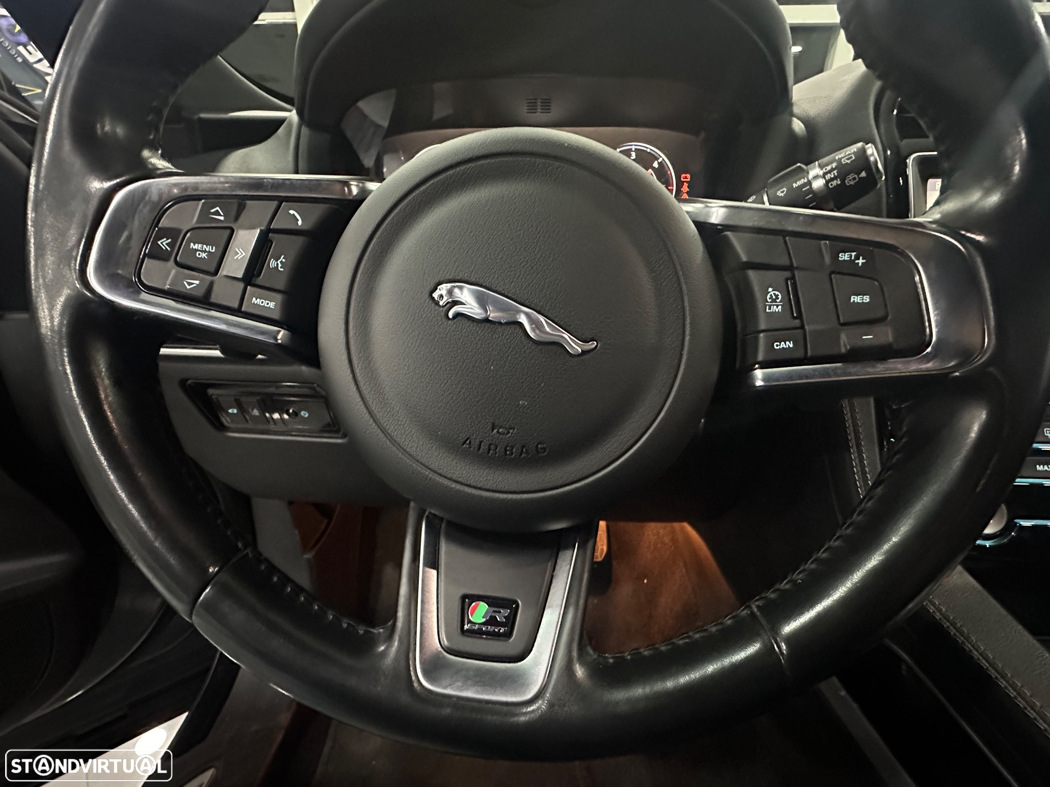 Jaguar F-Pace 2.0 D200 AWD R-Dynamic SE - 21