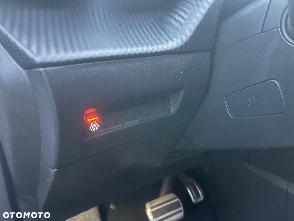Peugeot 2008 136 GT - 31