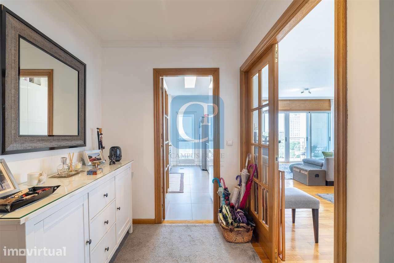 Apartamento T3 no Empreendimento Orfeão do Porto na Boavista - Grande imagem: 2/37