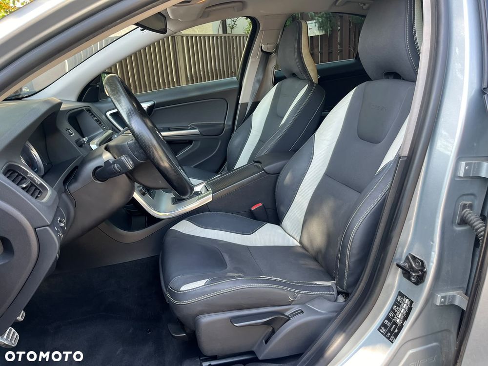 Volvo S60 D2 R-Design - 7