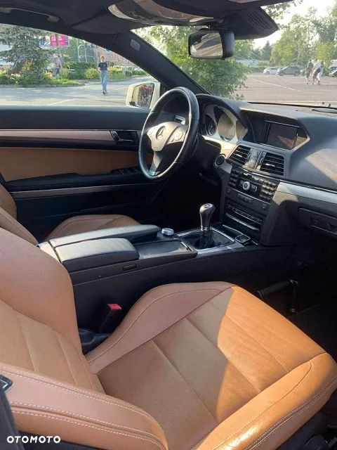 Mercedes-Benz Klasa E 200 CGI Coupe BlueEFFICIENCY Elegance - 4