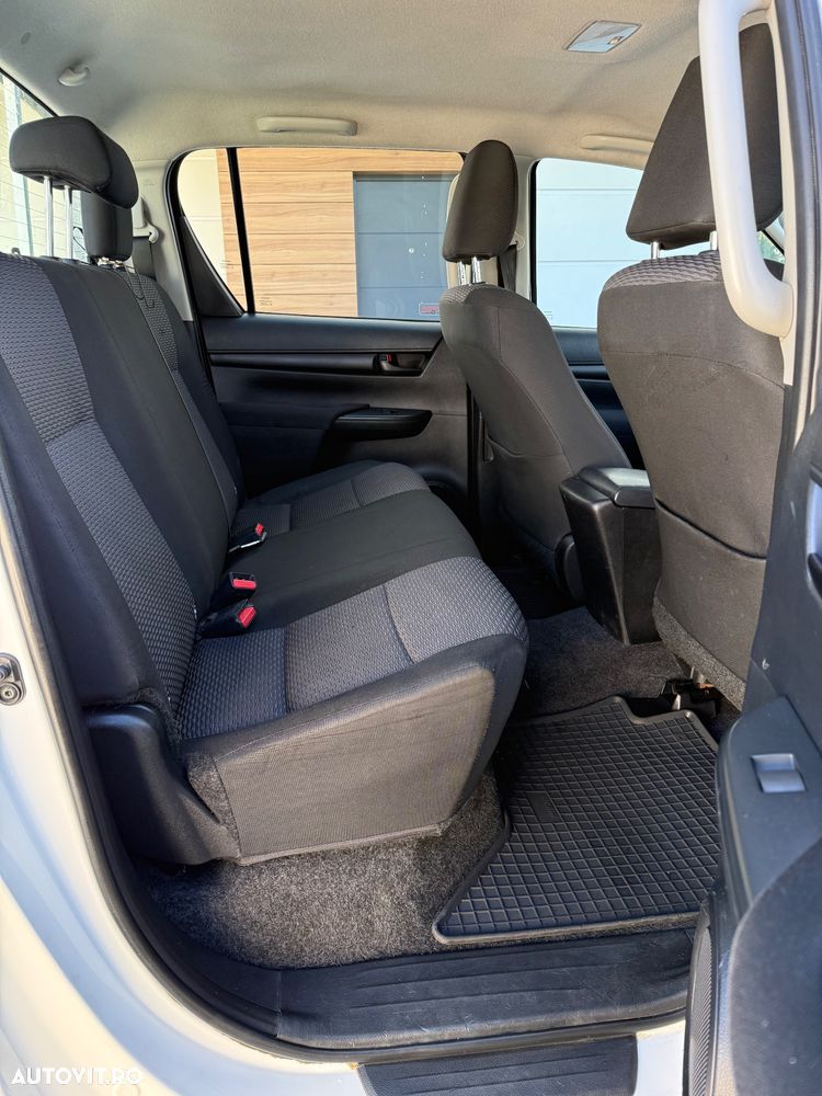 Toyota Hilux 2.4D 150CP 4x4 Double Cab 6MT Style - 14