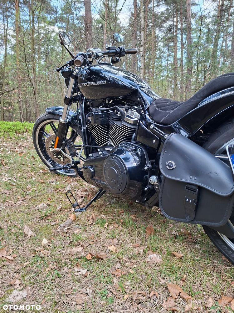 Harley-Davidson Softail Breakout - 16