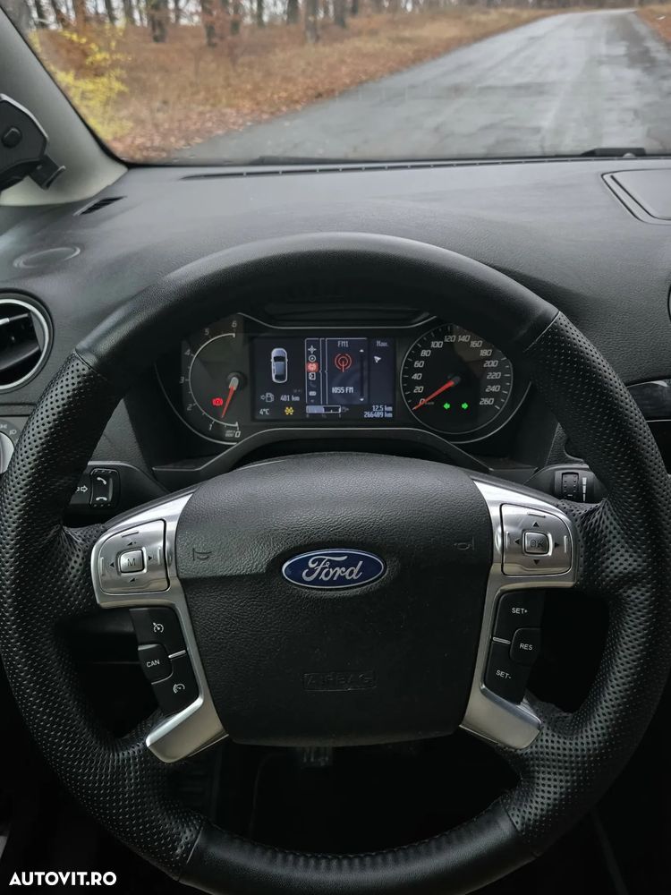 Ford S-Max 2.2 TDCi DPF Titanium - 32