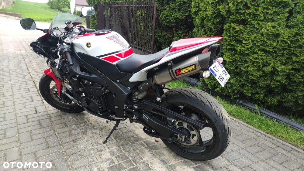 Yamaha R1 - 6