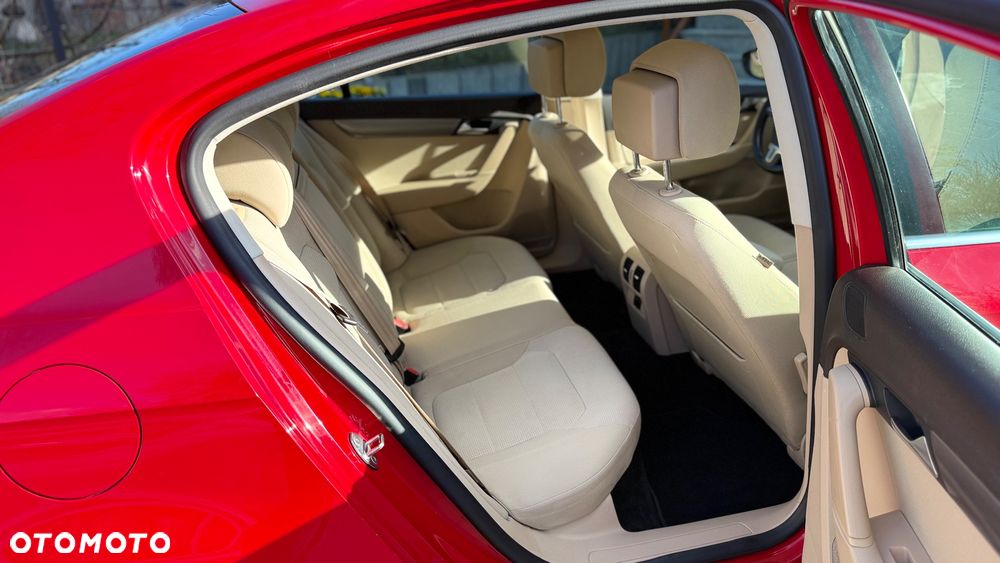 Volkswagen Passat 2.0 TDI Comfortline - 13