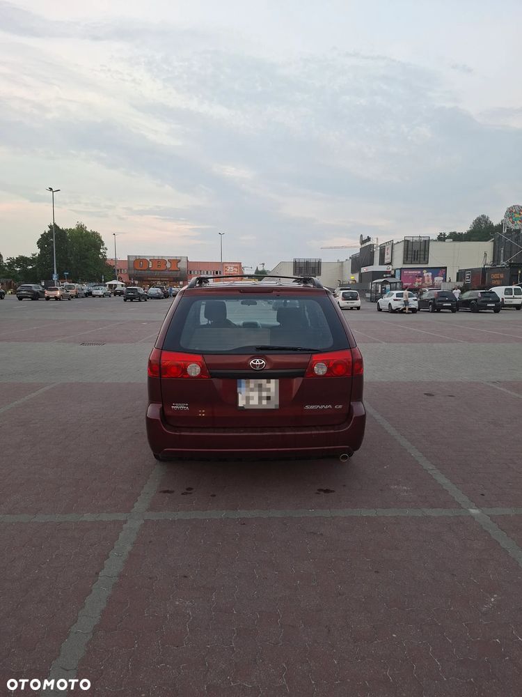 Toyota Sienna - 6
