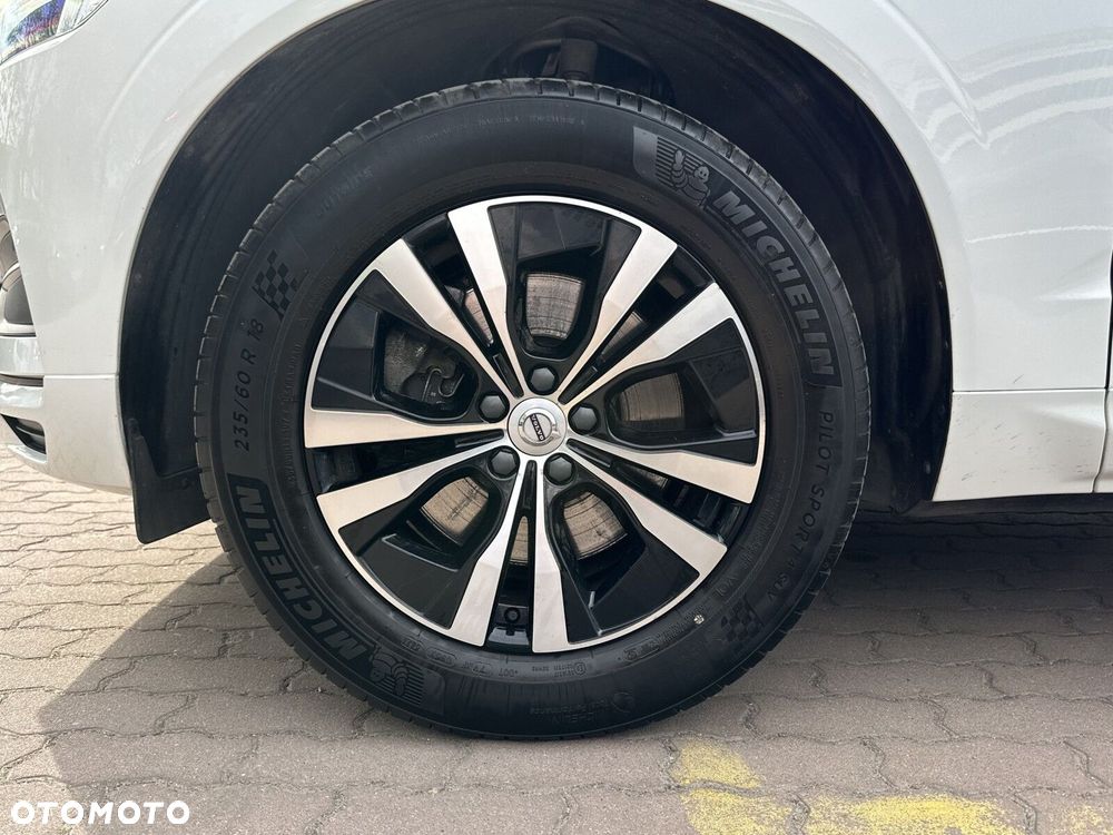 Volvo XC 60 B4 B Momentum - 34