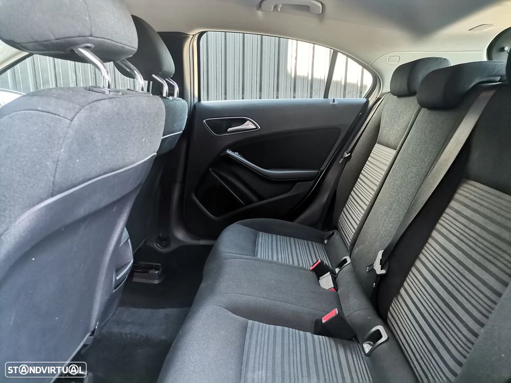 Mercedes-Benz A 180 - 6