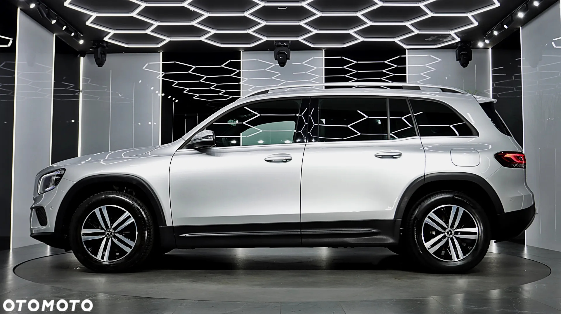 Mercedes-Benz GLB 200 7G-DCT - 4