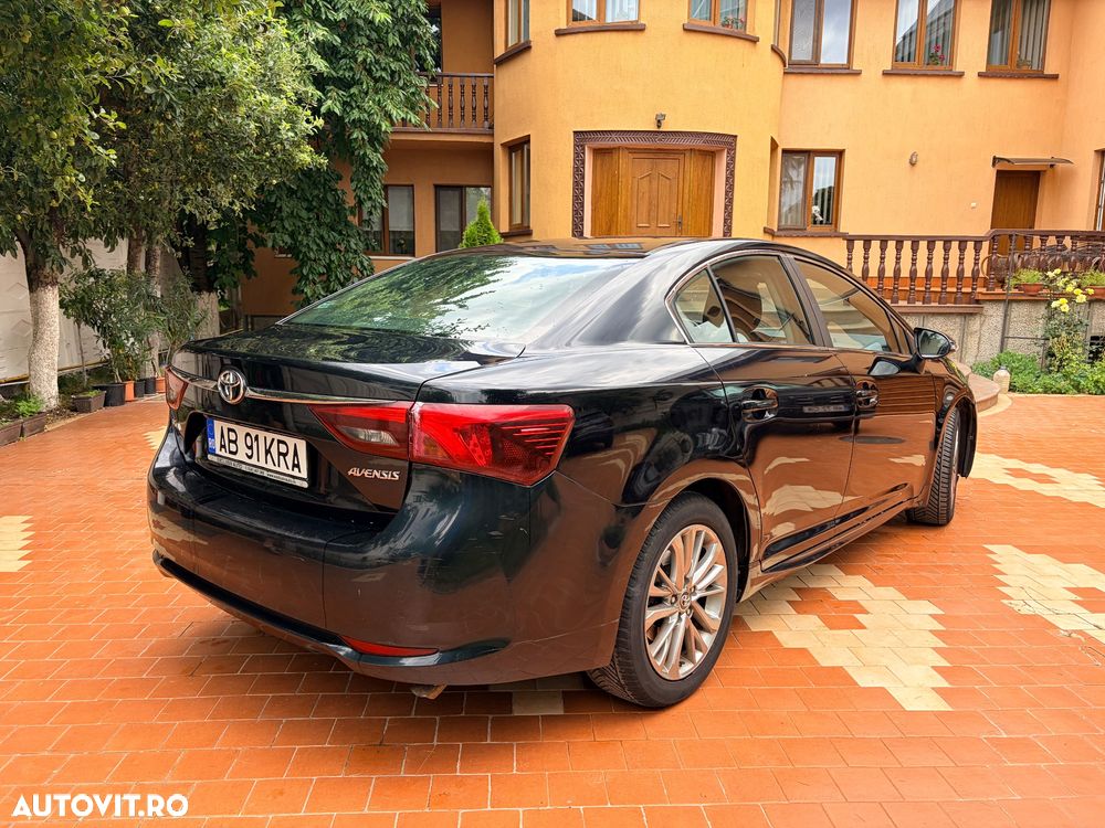 Toyota Avensis 2.0 D-4D Executive - 4
