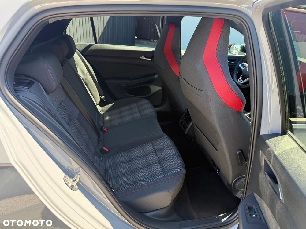 Volkswagen Golf - 11