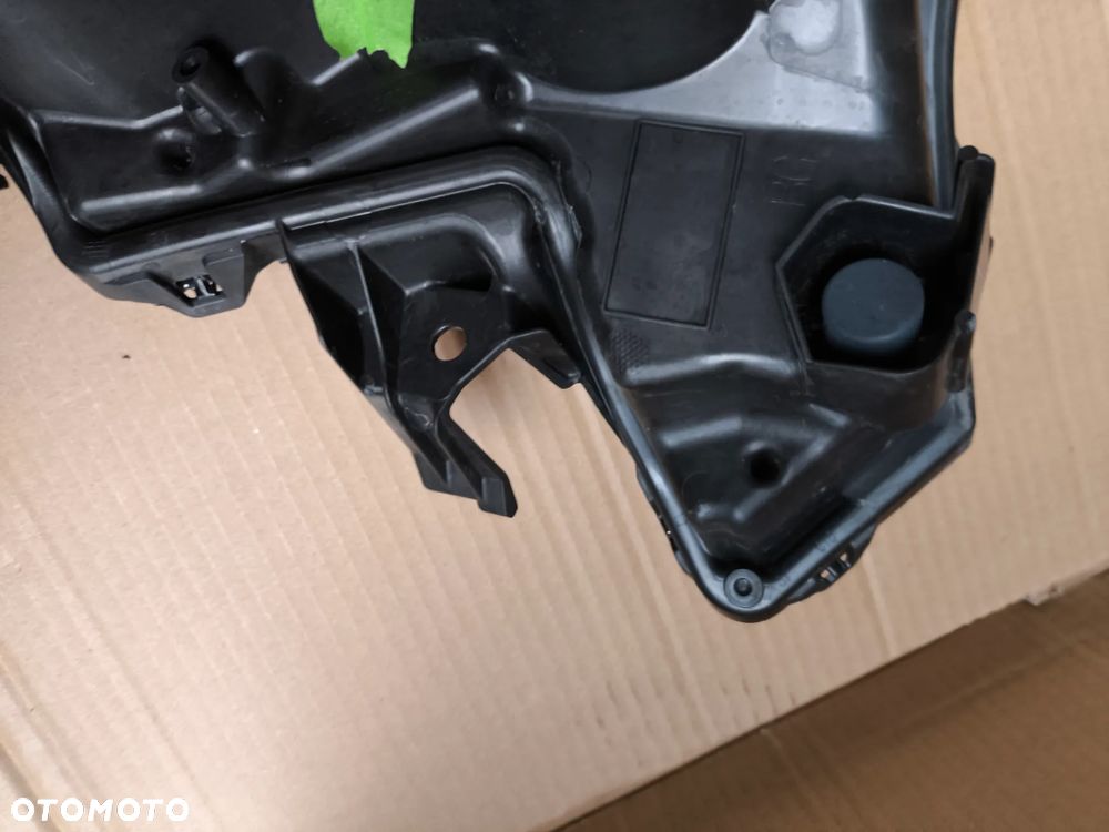 TOYOTA AYGO X LAMPA PRZEDNIA PRAWA EUROPA - 9