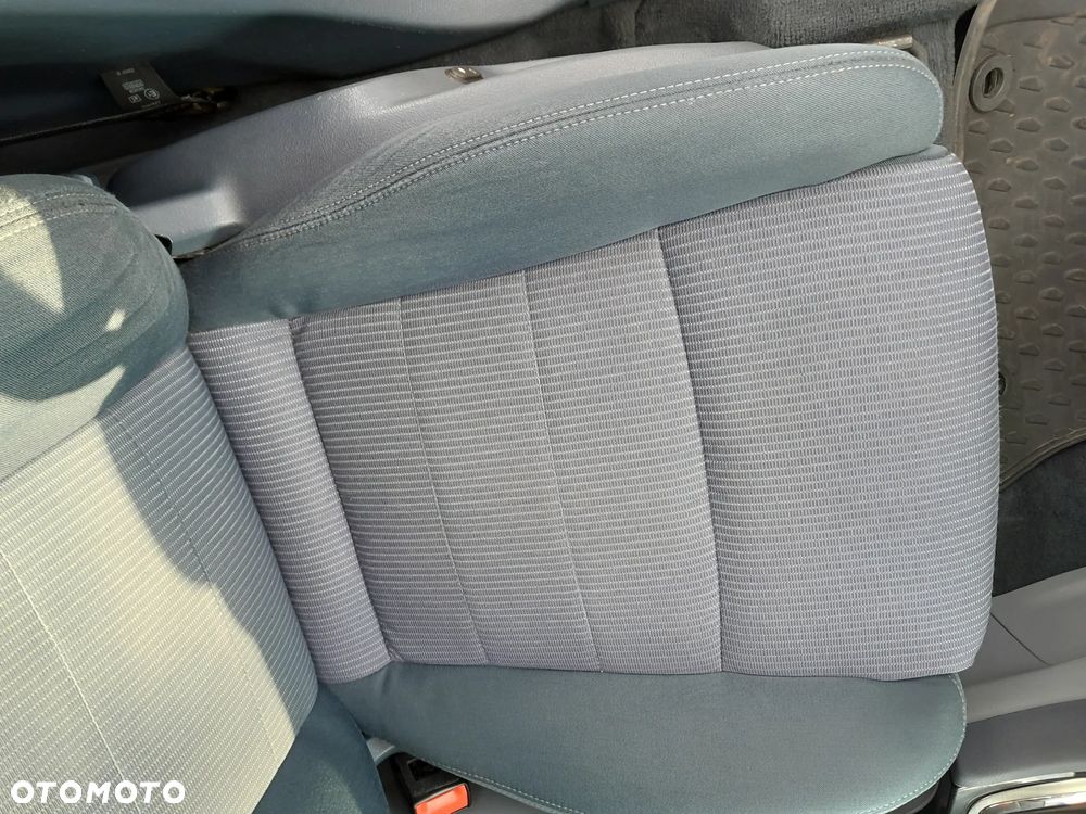 Ford Mondeo 2.0 Ghia - 11