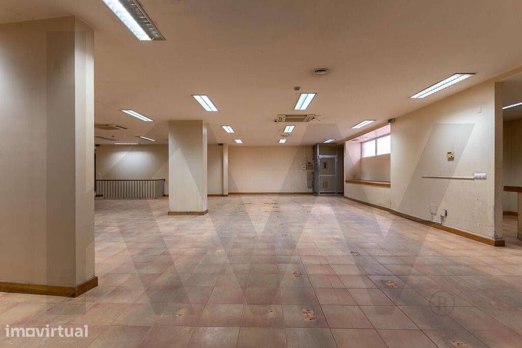Armazém com Escritórios à Venda no Centro do Funchal – Localização Pri - Grande imagem: 3/29