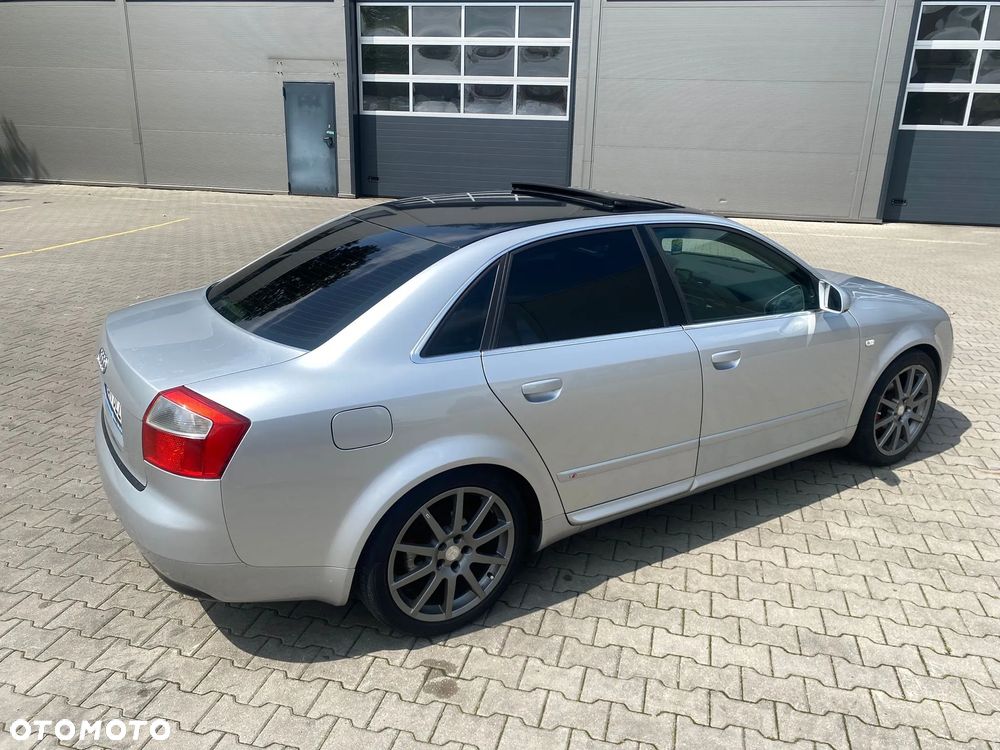 Audi A4 Limousine - 4
