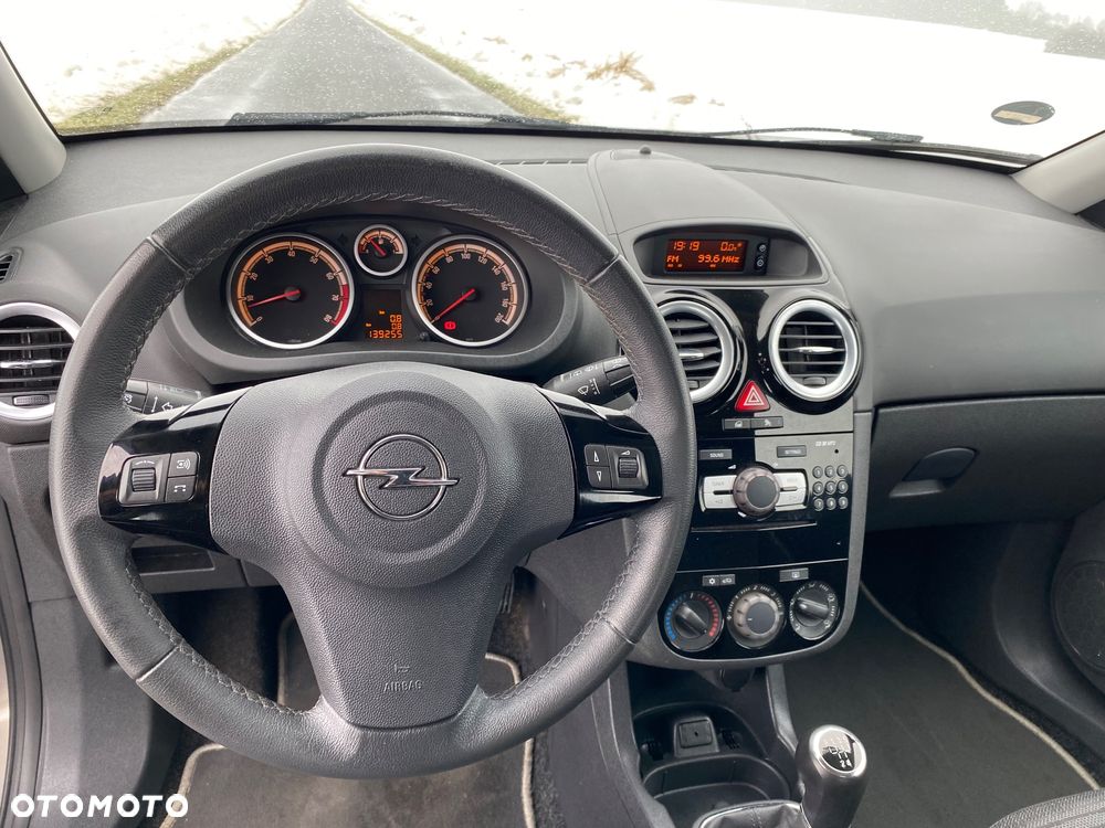 Opel Corsa 1.4 16V Energy - 11