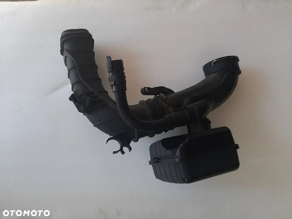 Przewód powietrza turbosprężarki wąż turbiny dolot BMW F10 F11 2l.d 8508047 8512249 - 1