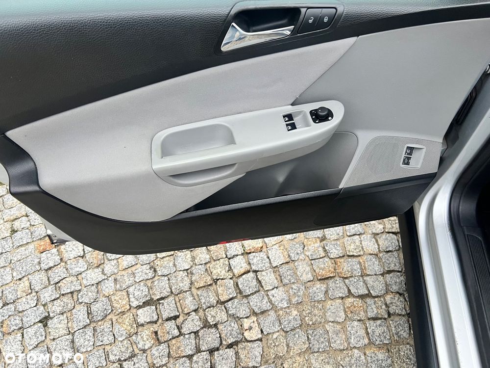 Volkswagen Passat 2.0 TDI DPF Comfortline - 12