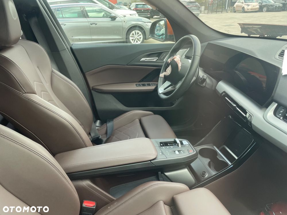 BMW iX1 eDrive20 66.5kWh M Sport - 5