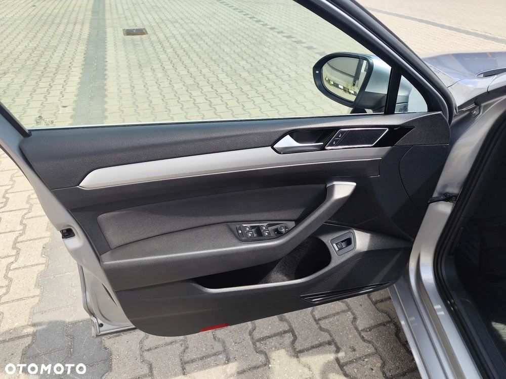 Volkswagen Passat 1.4 TSI BMT Comfortline - 17