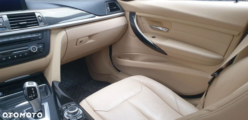 BMW Seria 3 328i Luxury Line - 13