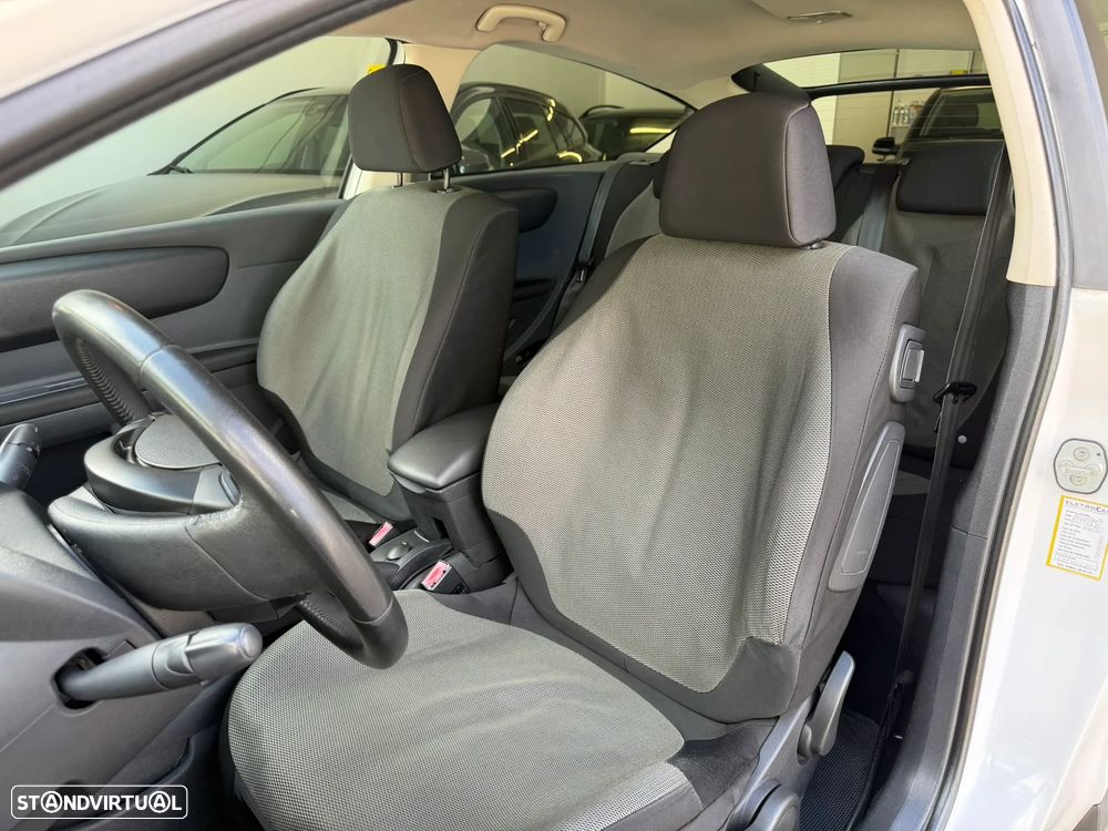 Citroën C4 1.6 HDi VTR - 10