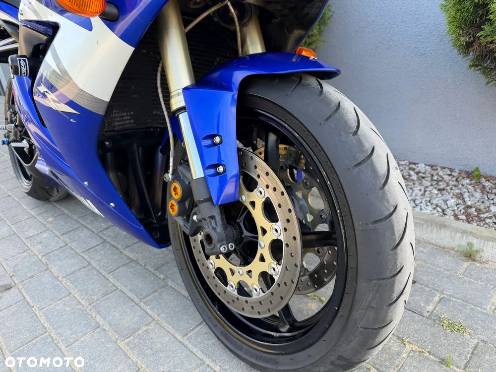 Yamaha R1 - 10
