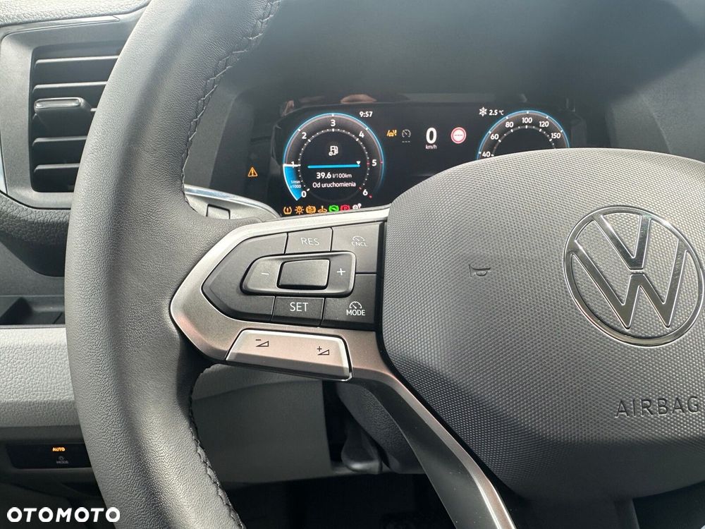 Volkswagen Crafter Crafter 35 Podwozie z pojedynczą kabiną silnik: 2,0 l EURO VI SCR 163 KM / skrzynia biegów: Przedni napęd automatyczna 8-biegowa rozstaw osi: 4490 mm - 11