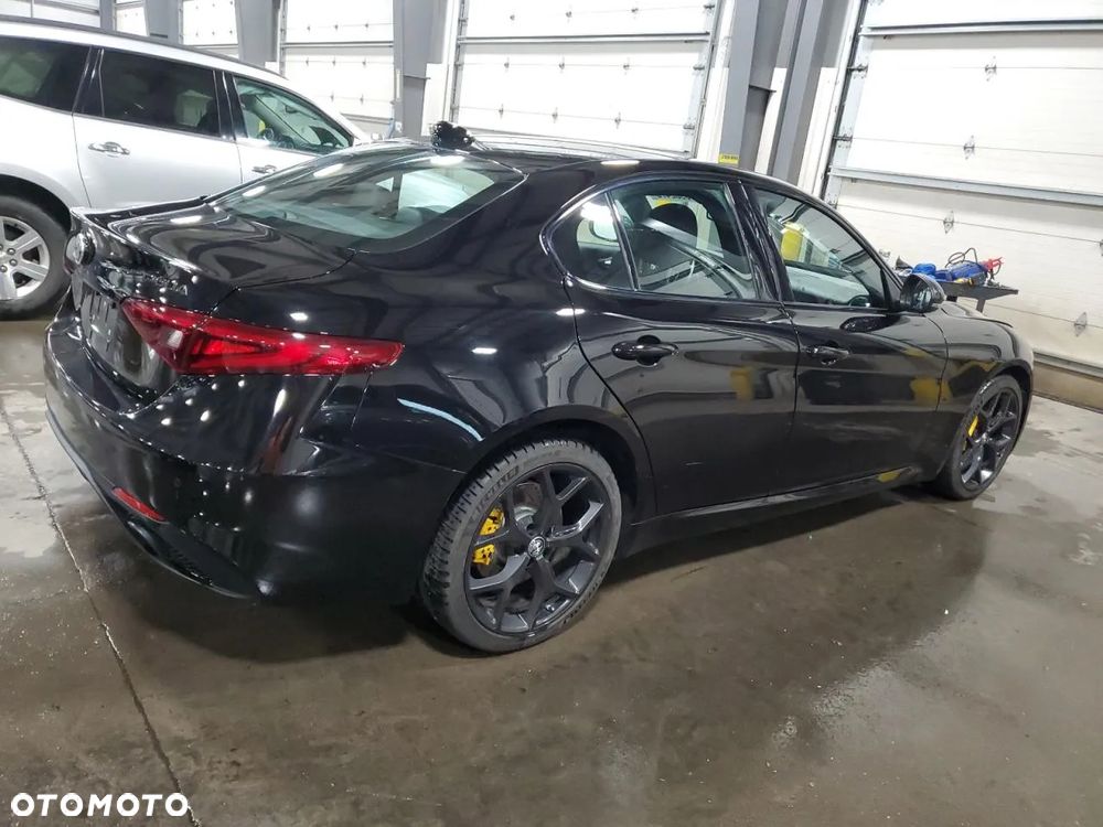 Alfa Romeo Giulia 2.0 Turbo 16V AT8-Q4 Veloce Ti - 4