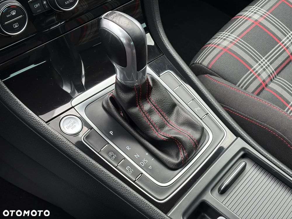 Volkswagen Golf GTI (BlueMotion Technology) DSG - 14