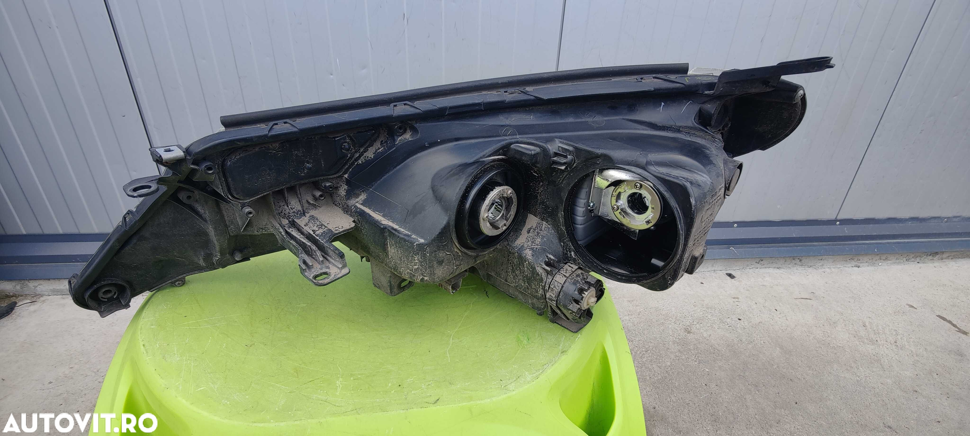 far dreapta toyota rav 4 avariat 2014 - 4