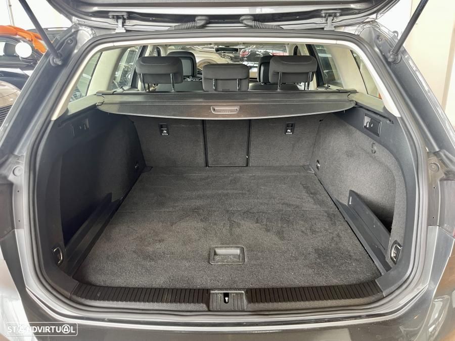 VW Passat Variant 1.6 TDI BlueMotion - 28