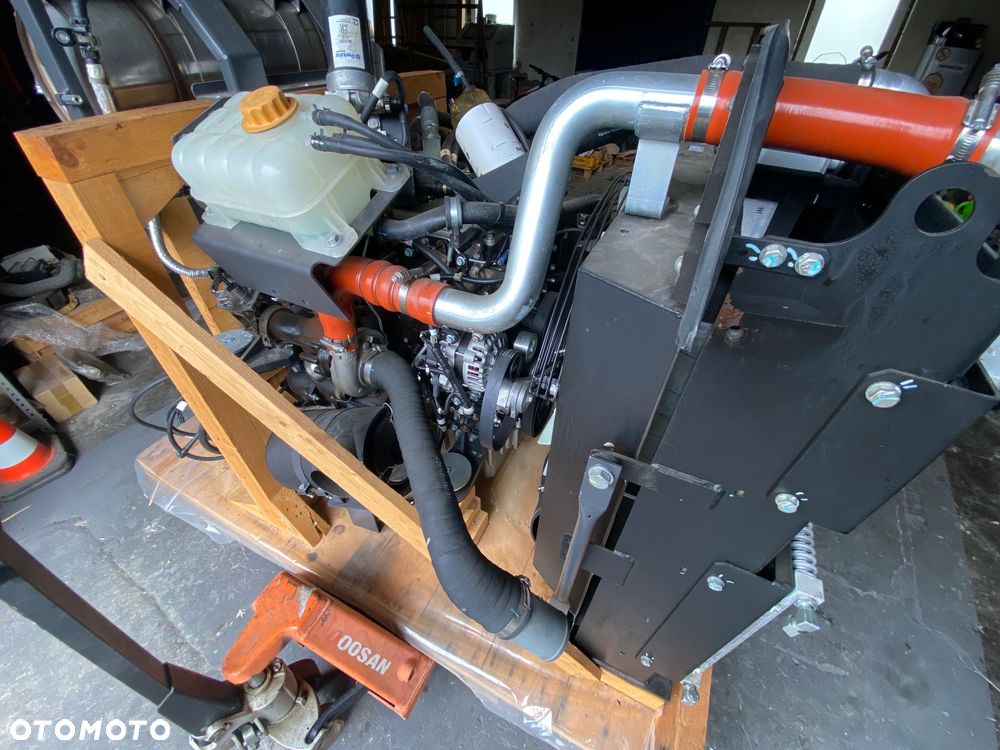 Silnik Perkins DOOSAN Dx165 - 9