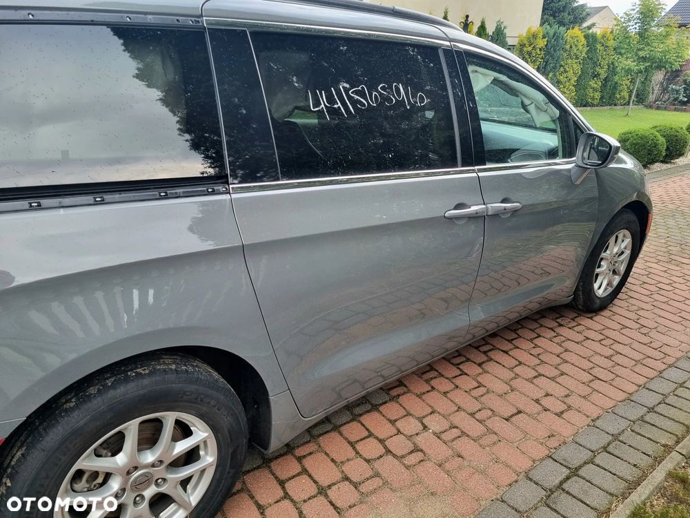 Chrysler Pacifica - 15