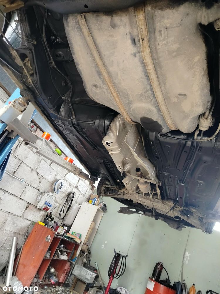 Volkswagen Touran 1.6 Basis - 9
