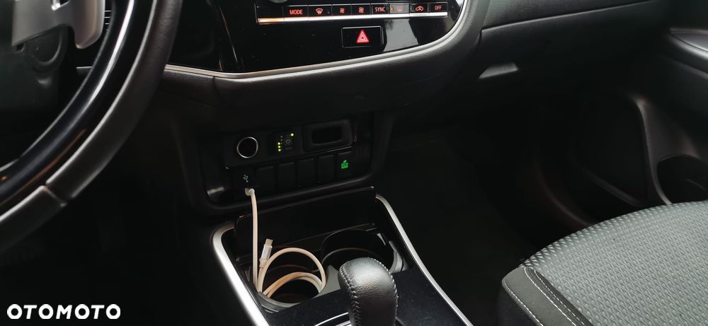 Mitsubishi Outlander - 10