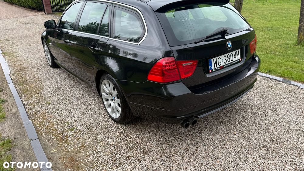 BMW Seria 3 325i xDrive Edition Exclusive - 4