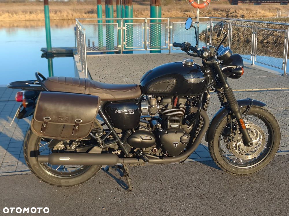 Triumph Bonneville - 10