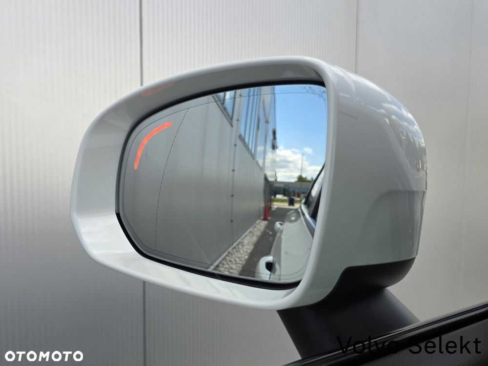 Volvo V90 Cross Country - 38