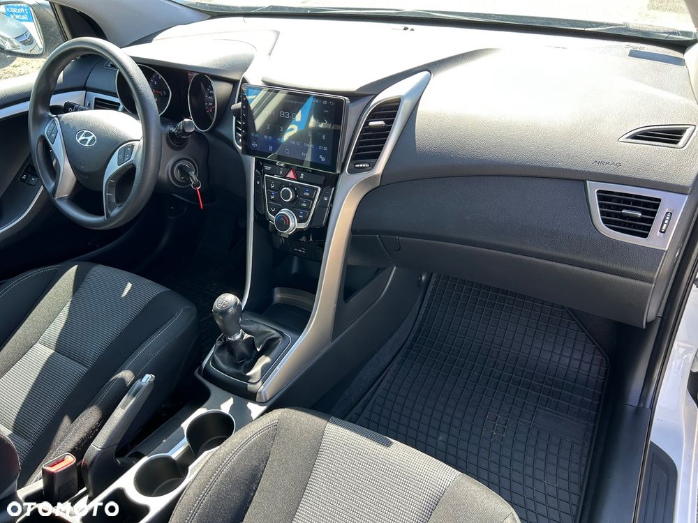 Hyundai i30 1.6 Comfort - 10